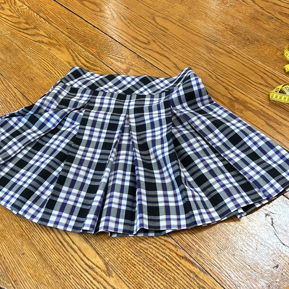 Parker purple/black pleated schoolgirl uniform skirt. Side zip. Size 2. - Picture 10 of 13